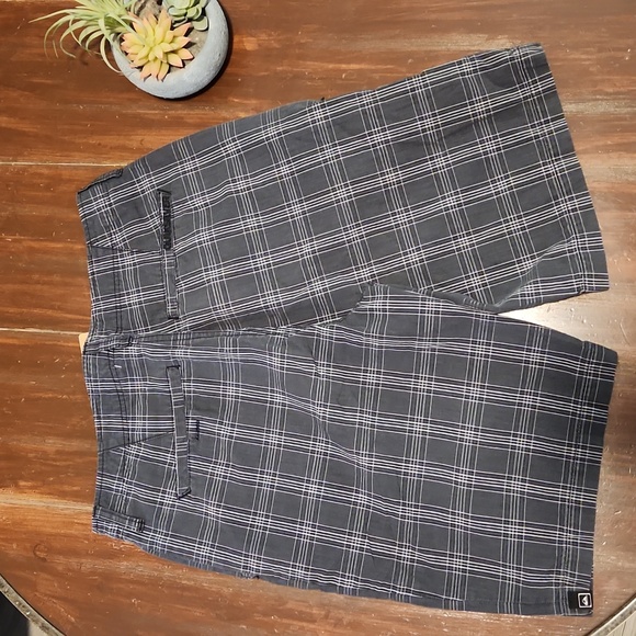 Quiksilver Black/Gray Madras Shorts (0770) - Picture 2 of 8